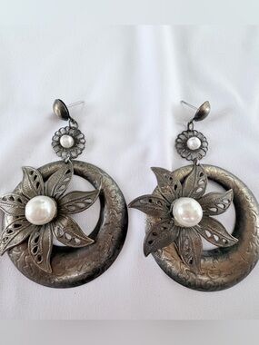 Silver toned Bohemian Floral Drop Earrings